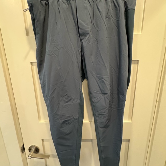 Lulu men’s steel blue surge joggers (shorter) - Picture 4 of 8